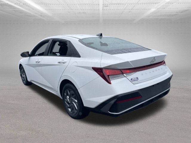 Used 2024 Hyundai Elantra SEL FWD image 9