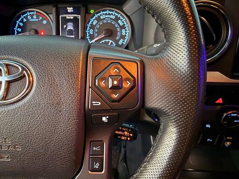 Used 2018 Toyota Tacoma TRD Off-Road AWD/4WD image 21