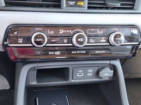 Used 2024 Honda Pilot Touring image 19
