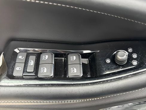 Used 2022 Jeep Grand Cherokee L Overland w/ Luxury Tech Group IV image 15