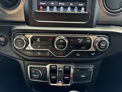Used 2021 Jeep Wrangler Unlimited Sport AWD/4WD image 18