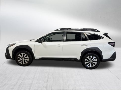 Used 2023 Subaru Outback Premium image 4