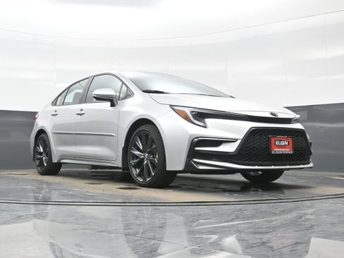 Used 2025 Toyota Corolla SE w/ SE Premium Package image 26