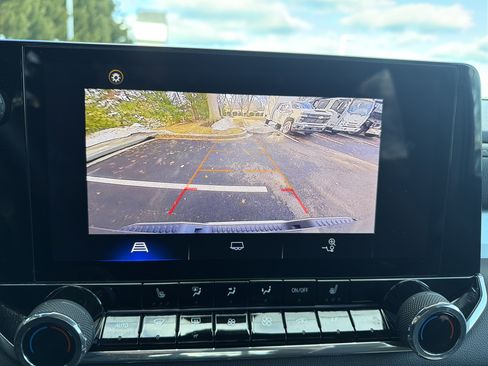 Used 2024 Chevrolet Colorado LT w/ LT Convenience Package II image 25