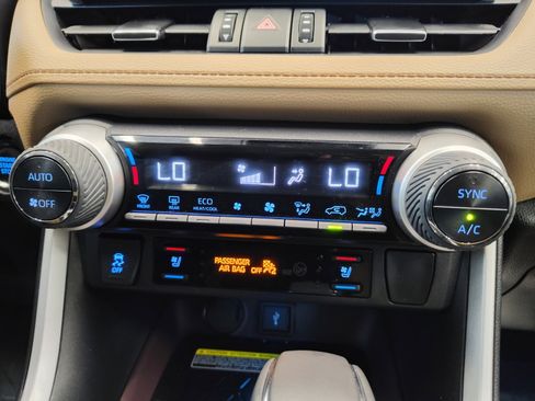 Used 2021 Toyota RAV4 Limited image 21