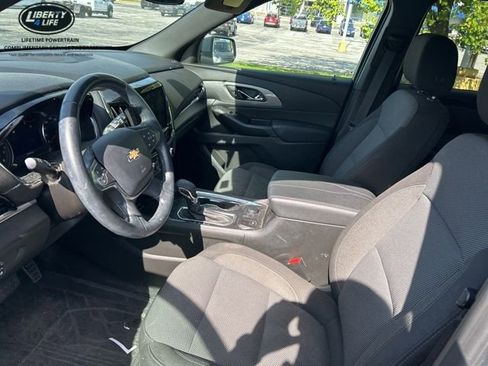 Used 2023 Chevrolet Traverse LT FWD image 8