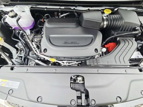 New 2026 Chrysler Pacifica Limited FWD image 10
