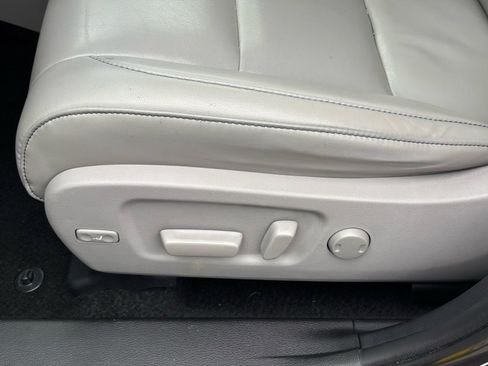 Used 2019 Toyota Highlander XLE FWD image 9