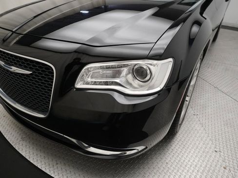 Used 2017 Chrysler 300 Limited image 22