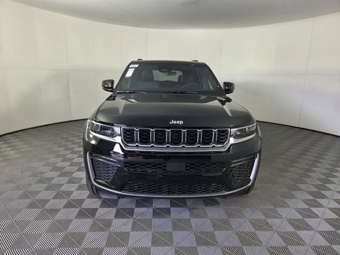New 2026 Jeep Grand Cherokee Limited RWD image 3