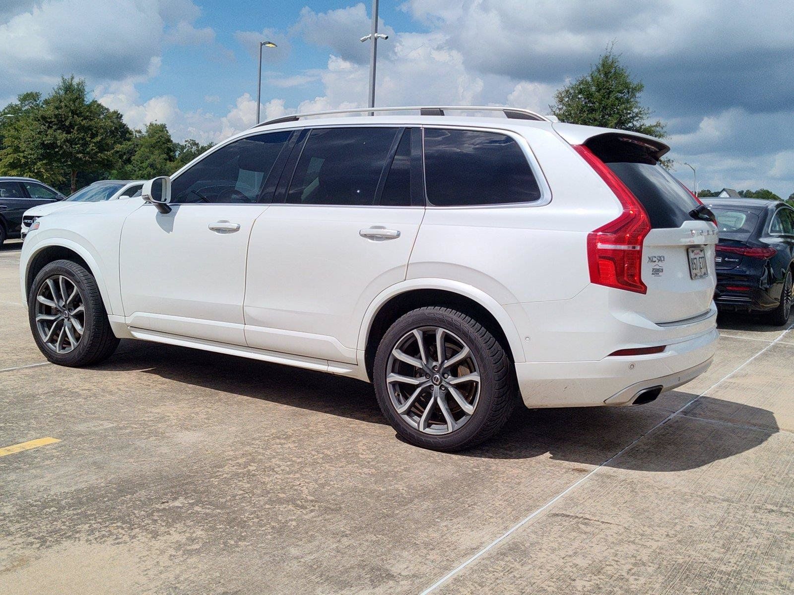Used 2018 Volvo XC90 T6 Momentum w/ Convenience Package AWD/4WD image 4