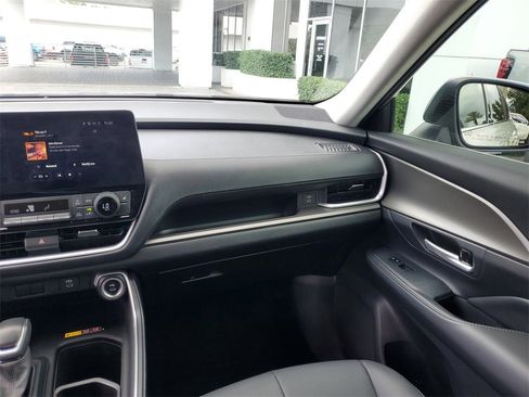 Used 2024 Toyota Grand Highlander XLE image 18