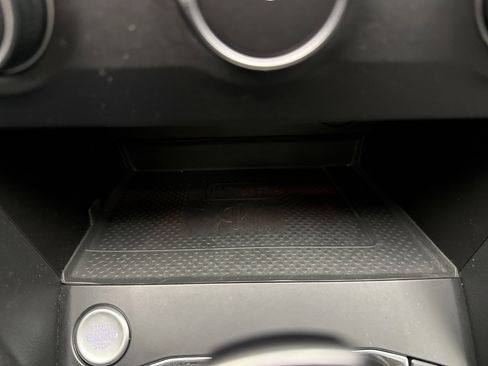 Used 2022 Volkswagen Taos SE w/ Driver Assistance Package image 16