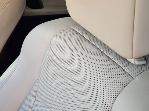 Used 2020 Lexus RX 450h AWD w/ Premium Package image 18