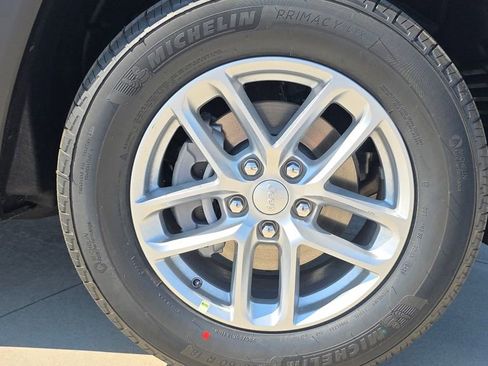 New 2026 Jeep Grand Cherokee Laredo AWD/4WD image 11