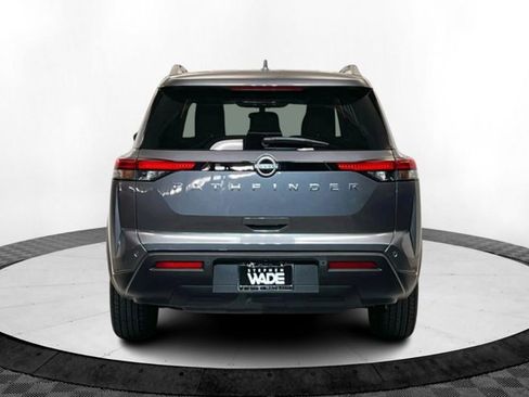 Certified 2025 Nissan Pathfinder SV image 4