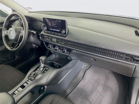 Used 2023 Honda HR-V LX image 29