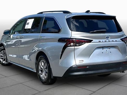 Certified 2023 Toyota Sienna XLE AWD/4WD image 12