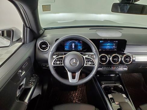 Used 2021 Mercedes-Benz GLB 250 4MATIC image 18