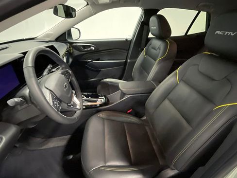 Used 2025 Chevrolet Trax ACTIV w/ Driver Confidence Package image 3