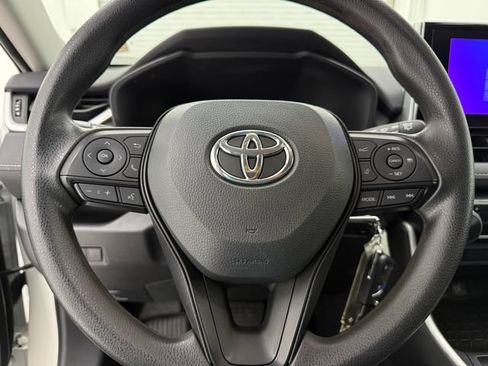 Used 2023 Toyota RAV4 LE FWD image 9