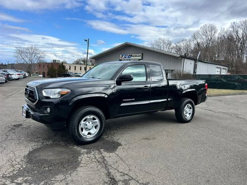 Used 2022 Toyota Tacoma SR5 image 2