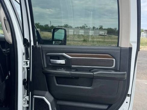 Used 2023 RAM 2500 Laramie AWD/4WD image 30