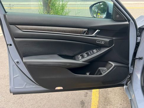 Used 2021 Honda Accord Touring image 11