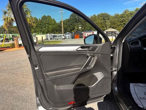 Used 2024 Volkswagen Tiguan S image 17