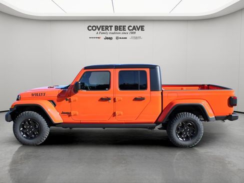 Certified 2023 Jeep Gladiator Willys image 6