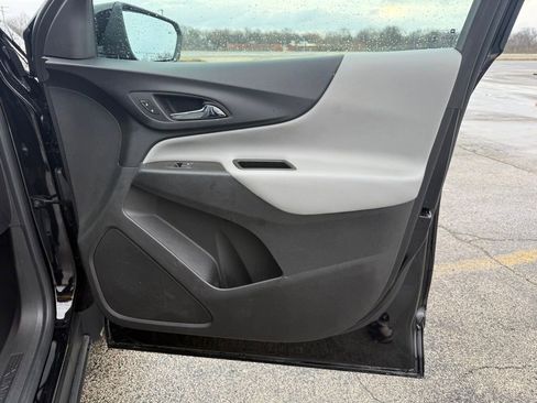 Used 2022 Chevrolet Equinox LT w/ Driver Convenience Package image 35