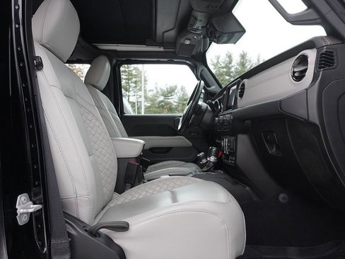 Used 2021 Jeep Wrangler Unlimited Sahara image 30