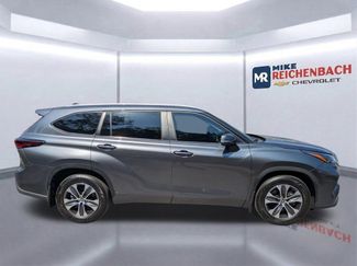 Used 2024 Toyota Highlander XLE FWD video 3