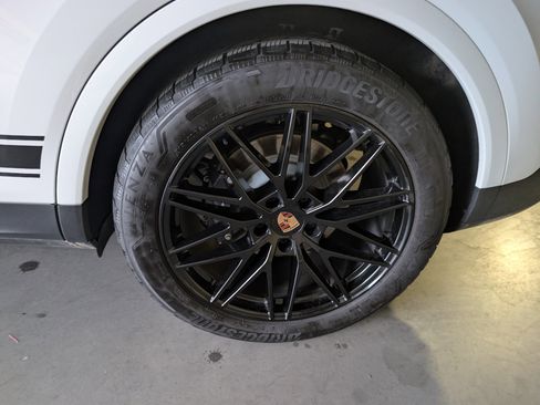 Used 2025 Porsche Cayenne image 16