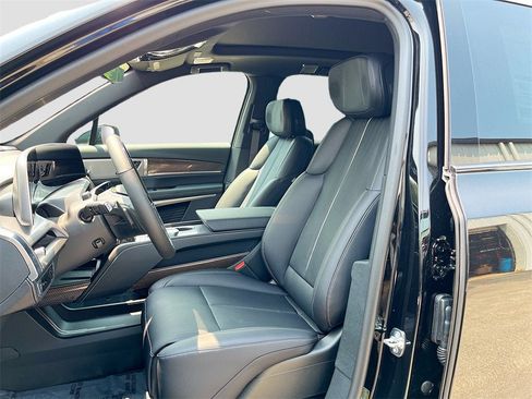 New 2026 Cadillac Vistiq Luxury image 21