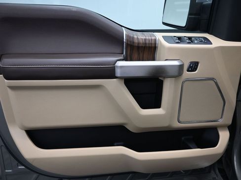 Used 2020 Ford F150 Lariat image 9