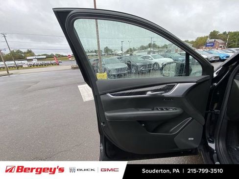 Used 2025 Cadillac XT6 Premium Luxury image 24
