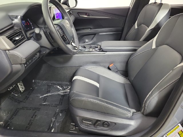 Used 2025 Toyota Camry SE w/ Convenience Package FWD image 19