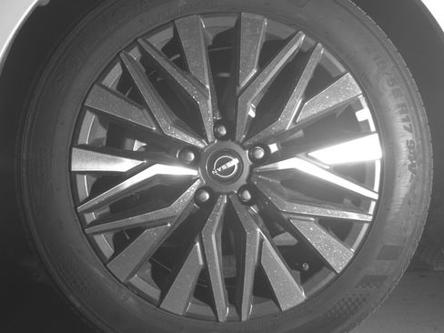 Used 2025 Nissan Altima 2.5 SV FWD image 12