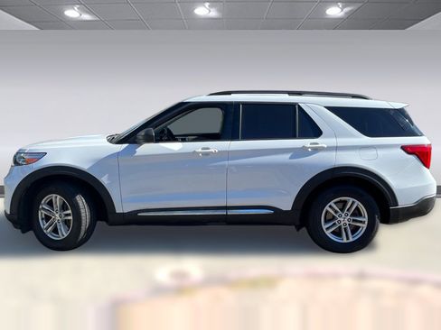 Used 2020 Ford Explorer XLT w/ Equipment Group 202A RWD image 2