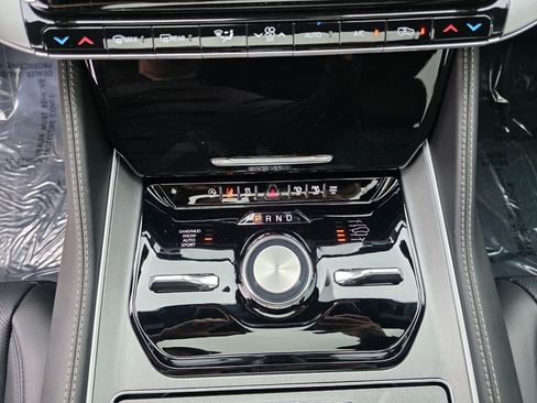New 2026 Jeep Grand Wagoneer Limited AWD/4WD image 17