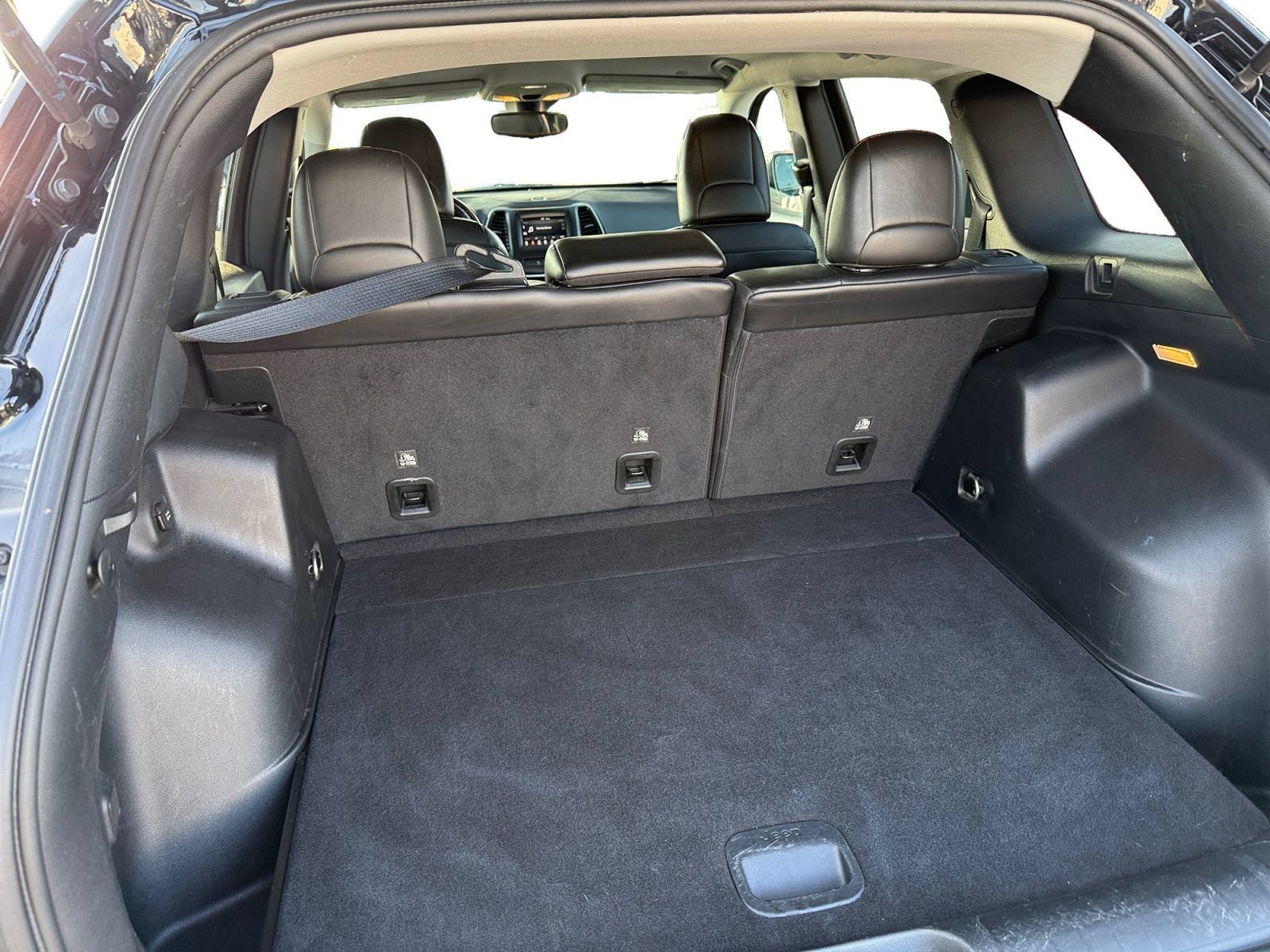 Used 2021 Jeep Cherokee Latitude Plus FWD image 19