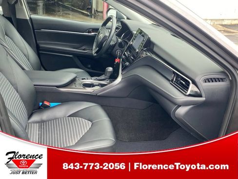 Used 2023 Toyota Camry SE AWD/4WD image 17