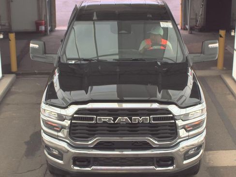 Used 2025 RAM 2500 Big Horn AWD/4WD image 3