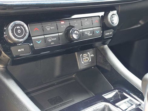 Used 2025 Jeep Compass Latitude w/ Convenience Group image 29