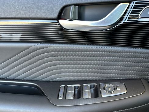 Used 2025 Hyundai Palisade Calligraphy image 8