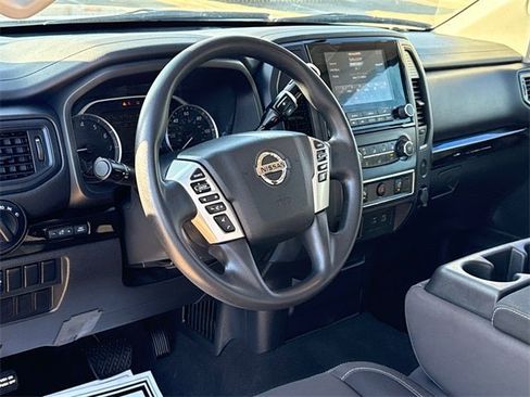 Used 2022 Nissan Titan SV image 18