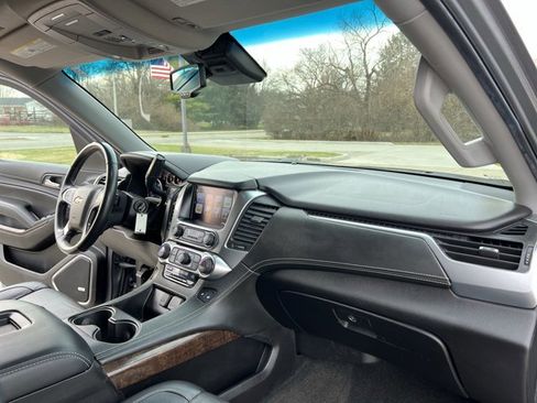 Used 2018 Chevrolet Suburban LT image 30
