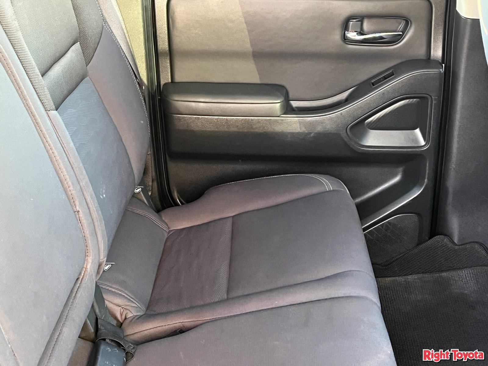 Used 2022 Nissan Frontier SV RWD image 14
