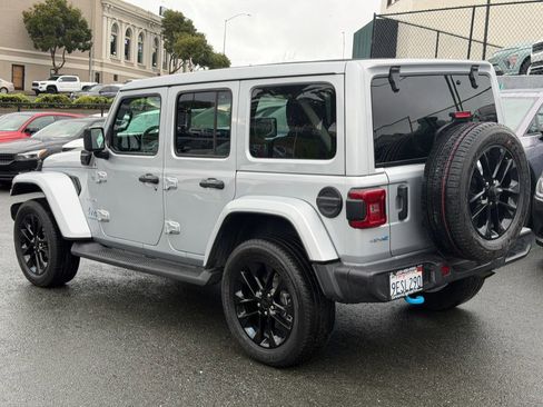 Used 2023 Jeep Wrangler Sahara w/ Cold Weather Group image 9